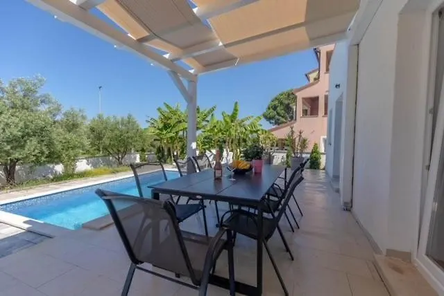 Villa Luana With Private Pool In Beautiful Rovinj