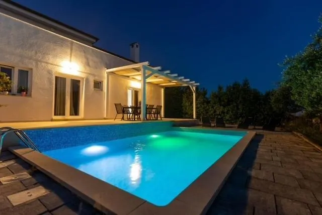 Villa Luana With Private Pool In Beautiful Rovinj