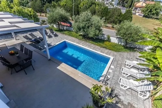 Villa Luana With Private Pool In Beautiful Rovinj 0*,